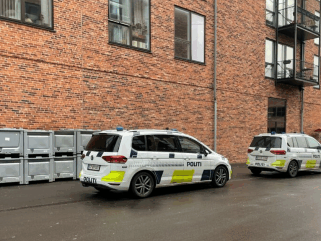 Mand går amok på politiet efter bortvisning