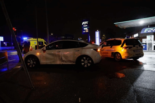 Skovlunde: Tesla involveret i sammenstød