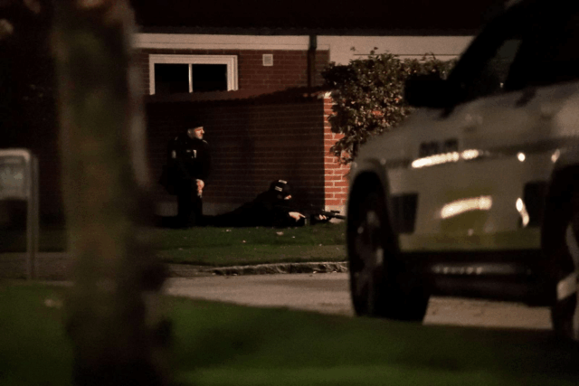 Tungt bevæbnede styrker rykker ud i villakvarter: Nu melder politiet ud