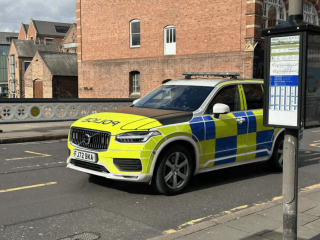 Adskillige personer stukket ned i tog: ‘Der er blod overalt’