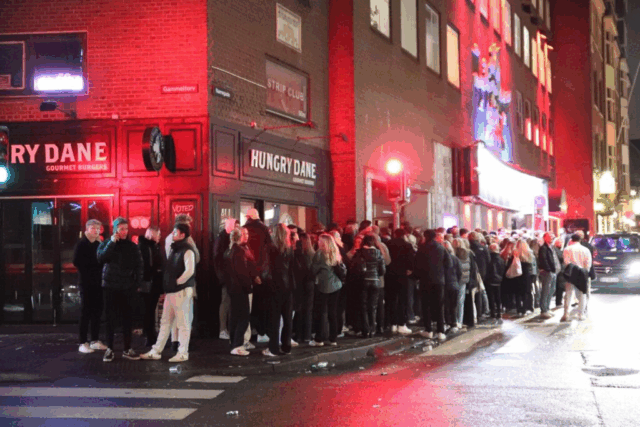 Ung mand stukket ned i København: Hastet på hospitalet