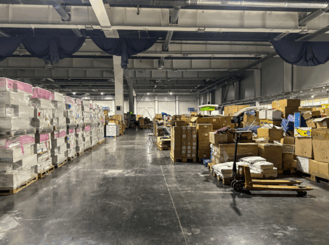 Presse-fotos.dk besøger hemmeligt lager i Kyiv: ‘Alt er bombet’