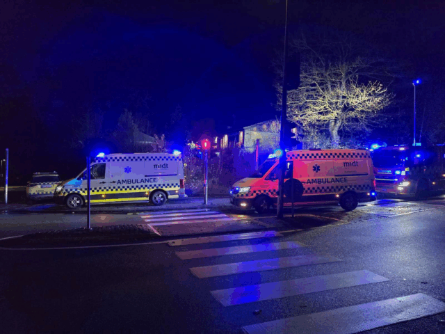 Ambulancer og lægebil til stede efter brandmelding