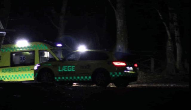 Midt om natten: Ung mand finder 81-årig liggende på marken