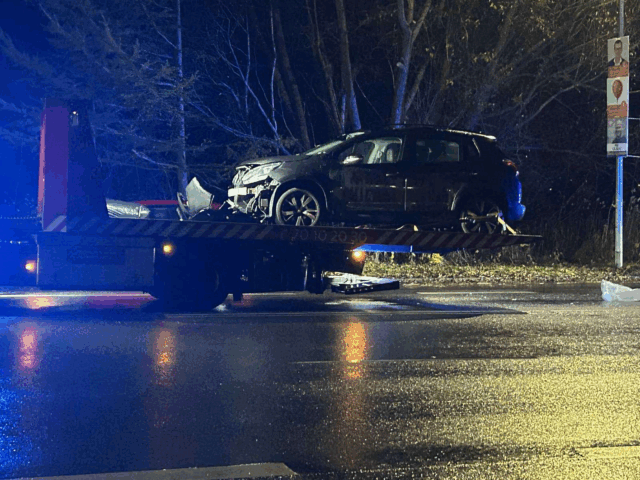 Vejhjælp henter ødelagte biler efter uheld