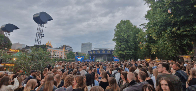 Storsyngende publikum hjælper Seebach med at hive stjerner i land