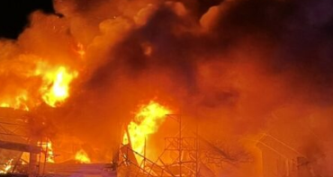 Større eksplosion flår i stykker: Bringes på hospitalet