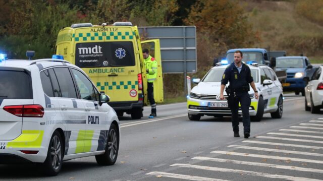 ‘Hun lander først på ruden og kølerhjelmen og så ned på asfalten’