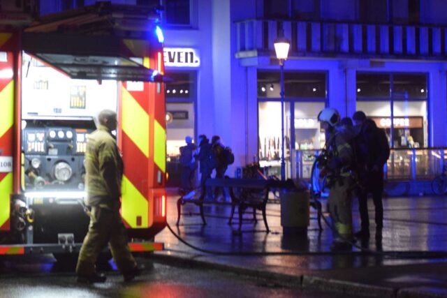 Stor udrykning til brand midt i byen