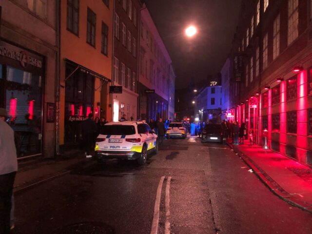 Massiv udrykning til natklub i København