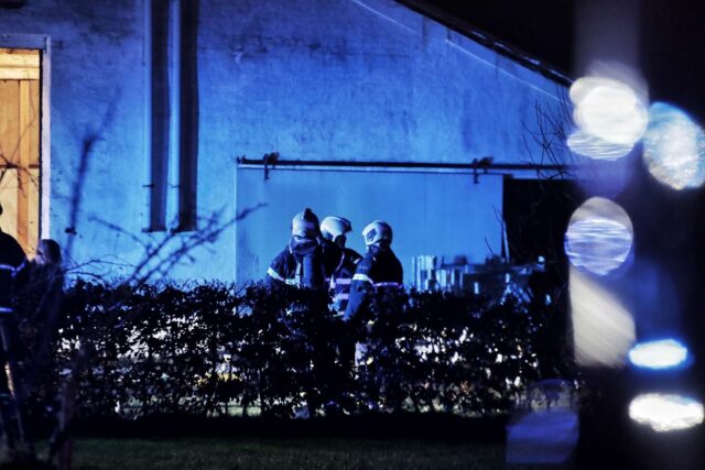 LIGE NU: Massivt til stede ved gårdbrand