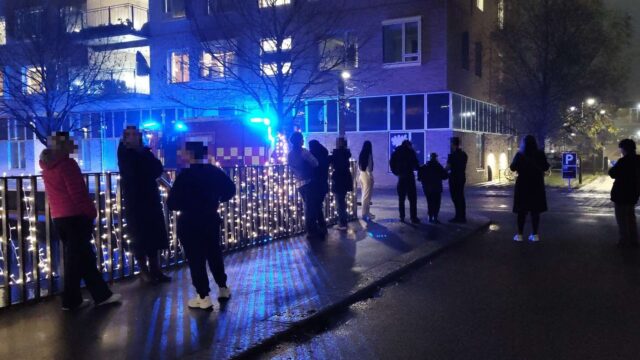 Brandfolk kaldt til lejlighedskompleks