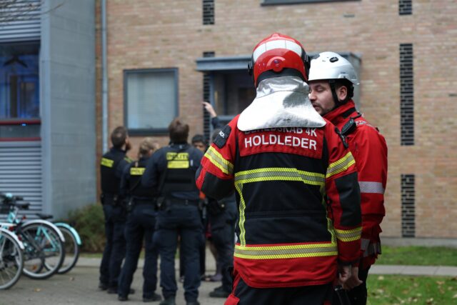 Stor udrykning til melding om lejlighedsbrand