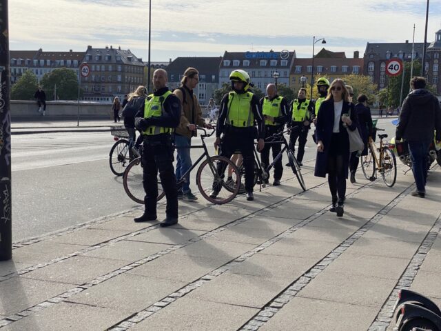 Cyklede uden lys: Fik kæmpe bødesmæk på 12.000 kroner