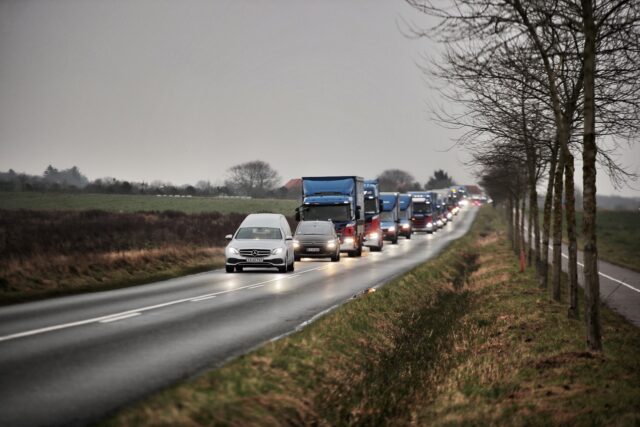 Et elsket ungt liv taget for tidligt: 19-årige Magnus hyldes med rørende lastbil-kortege