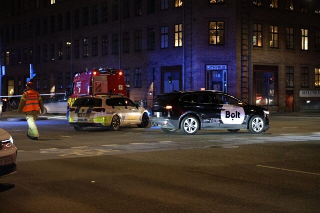 Voldsom ulykke spærrer central vej på Amager