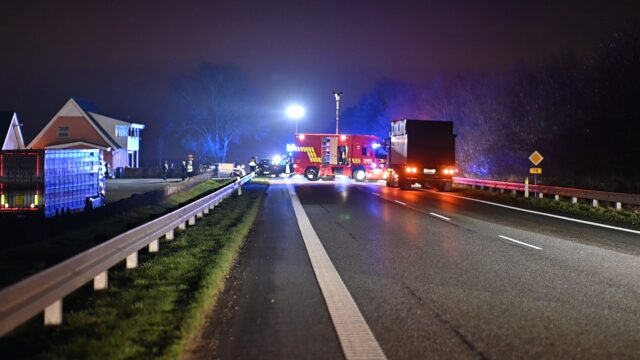 Hovedvej helt lukket efter stor ulykke