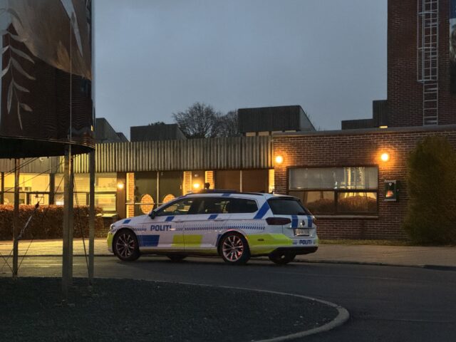 Blodig hændelse ved gymnasie: Stukket ned med kniv