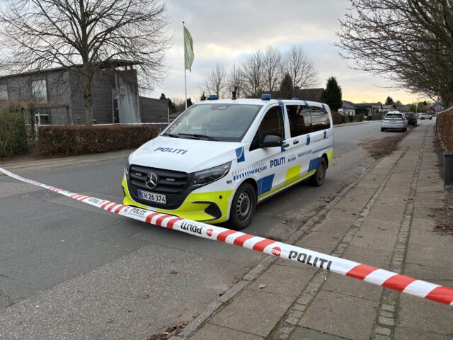 Massiv politiindsats: Stort område afspærret