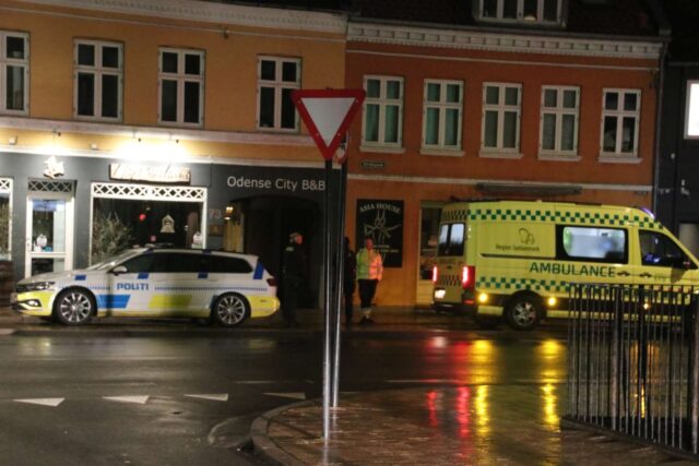 Politi og ambulance fremme