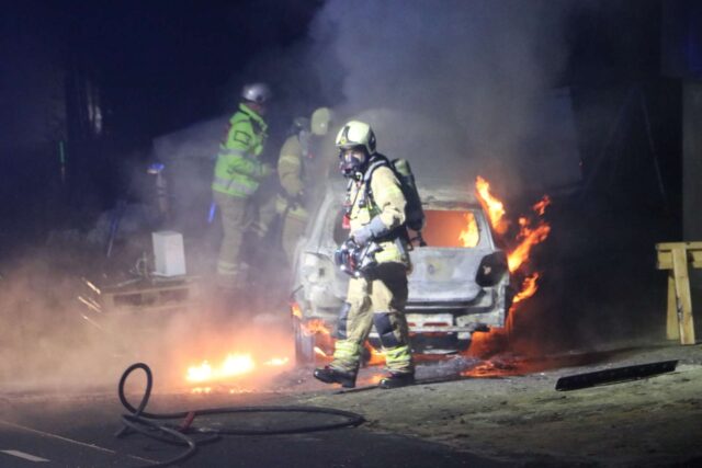 Bil stod pludseligt i flammer