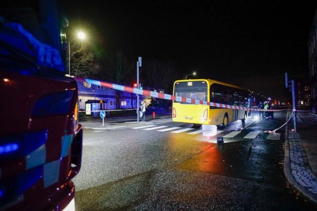 Skolepige lå under bussen efter påkørsel: Nu er der nyt
