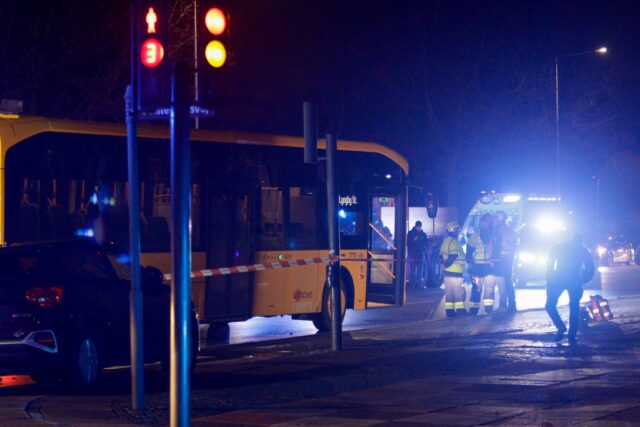 Skrækulykke med to børn: Kørt ned af bus