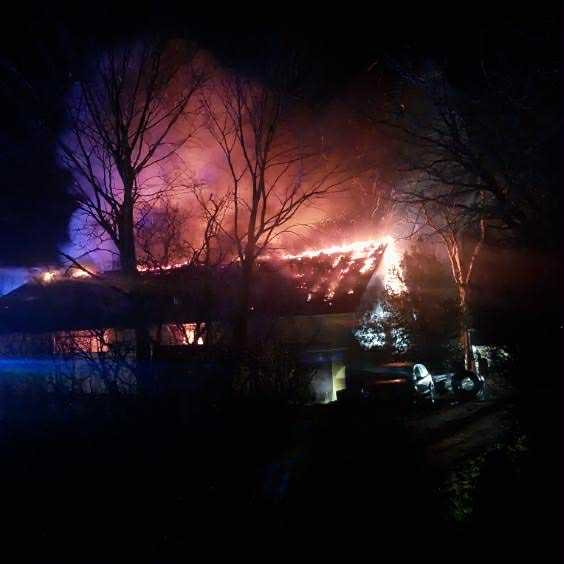 Ilden vælter op: Flere stationer tilkaldt