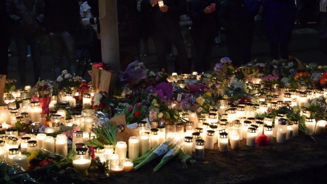 Studerende gemte sig under skriveborde ved skoleskyderi