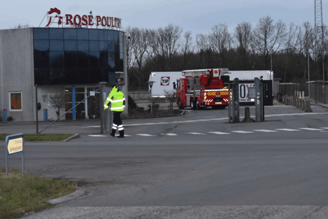 Brand bryder ud på fjerkræslagteri