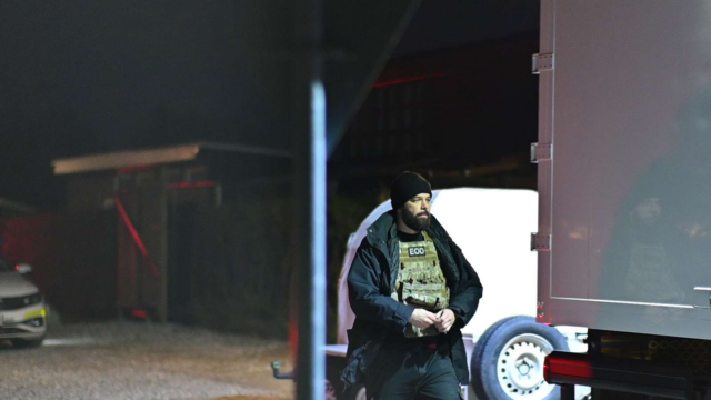 Forsvaret ruller ind i lille landsby: Massiv aktion