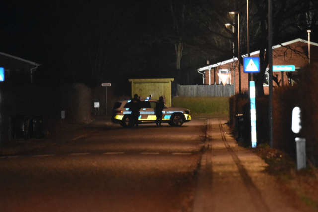 Kæmpe-drama i flere landsbyer: ‘Går i dækning med automatvåben’