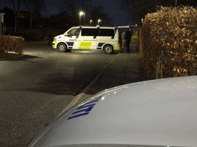 Lig fundet ved fodboldbaner: Nu ved politiet, hvem det er