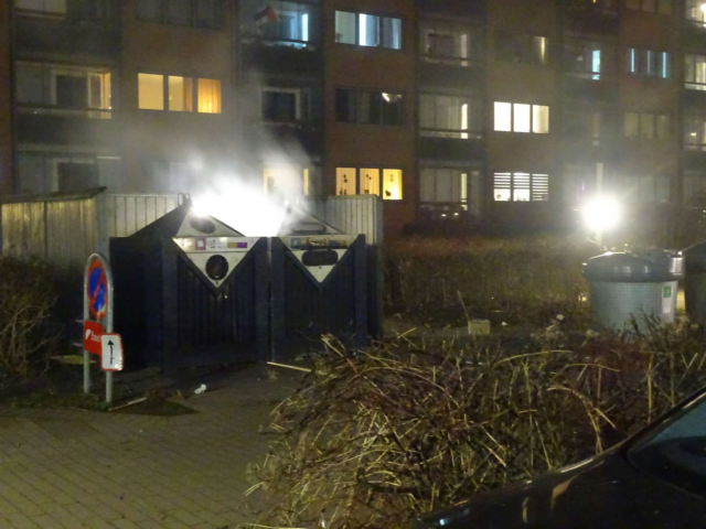 Røg fra affaldscontainer