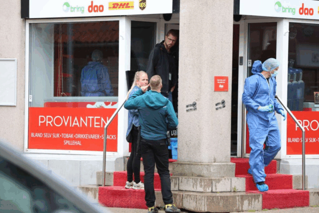 Brutal voldsgruppe forsøger at skære offers fingre af: Politiet afbryder blodig hændelse