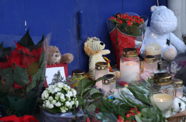 Kastede toårig ud fra 7. sal: Sengen var smurt ind i blod