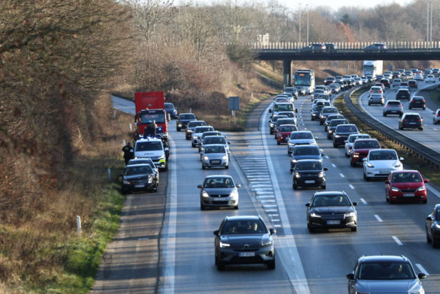 Massive forsinkelser på landets motorveje: Få overblikket her