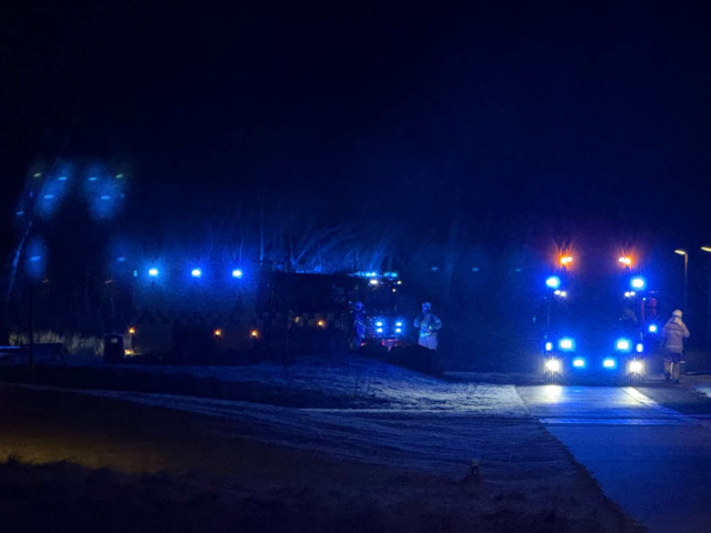 Boligkvarter lyst op af blå blink