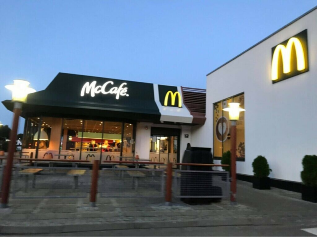 McDonald’s hæver prisen: Så meget skal en burger nu koste