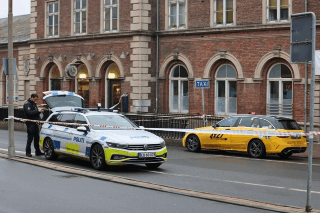 Kvinder amok på taxachauffør: Smadrer vodkaflaske i hovedet på ham