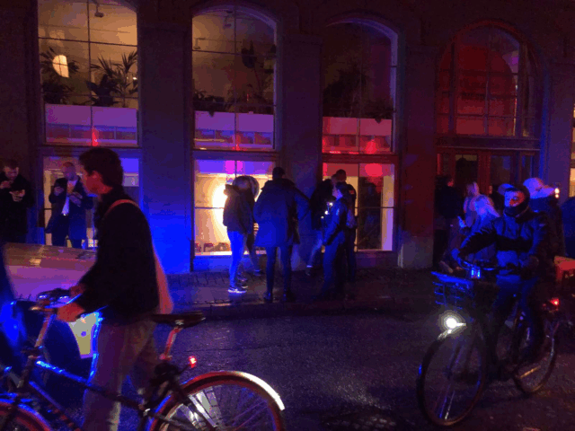 København: Dramatiske scener foran kendt natklub