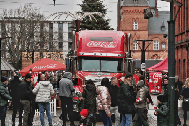 Se hele programmet: Den ikoniske Coca-Cola-lastbil lander her
