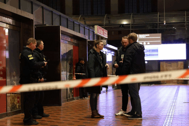 Stor aktion på Københavns Hovedbanegård: Efterforskere, ambulance og eskorte