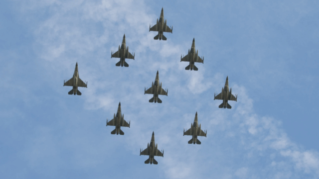 Grænsekrig ved ferieparadis brudt ud igen