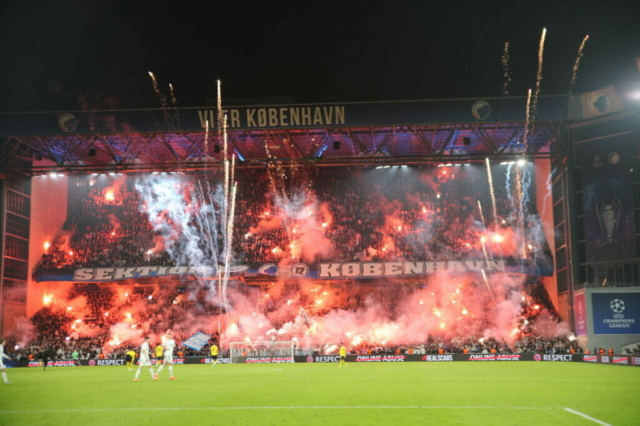 F.C. København løber på banen med kors på brystet i Spanien