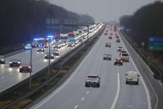 Kæmpe uheld skaber problemer på motorvej