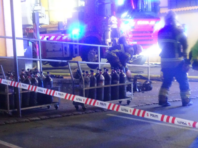 Stor afspærring opretholdes natten over: Risiko for sammenstyrtning