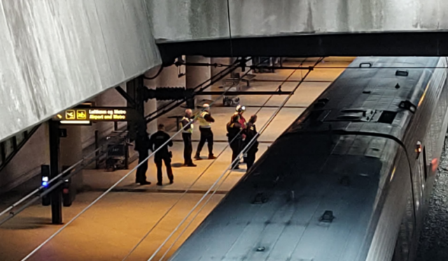 Kaos på central strækning: Tog står i brand