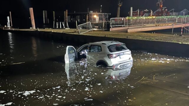 Fuld mand kørte efter GPS’en: Så endte bilen i havnen