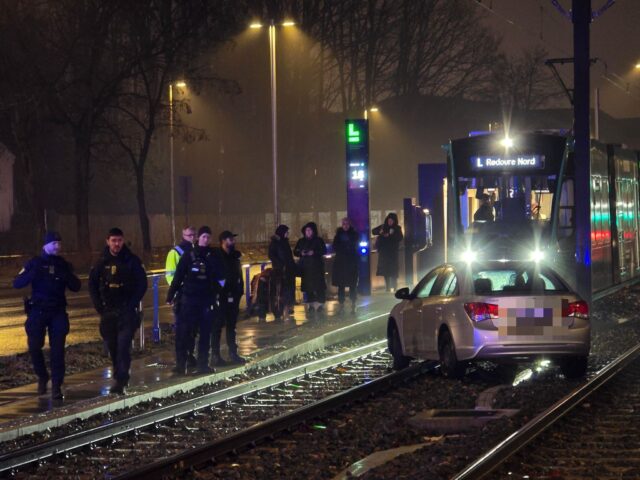 Drama i morgentrafikken: Bilist endt foran letbane